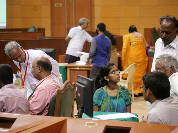 மாணவ, மாணவிகள் ஆர்வம்