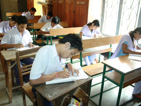 மதுரா பள்ளியில்