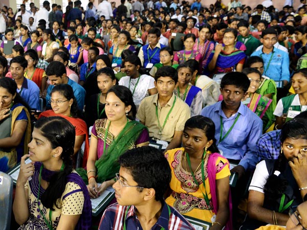 இளநிலைப் படிப்புகளுக்குத்தான் சிக்கல்