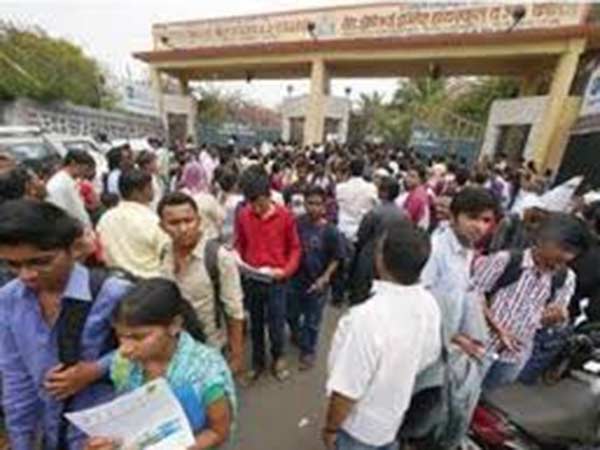 தாமதமாக வந்தவர்களுக்கு அனுமதியில்லை