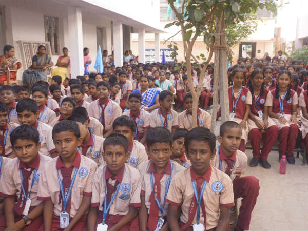 அரசு பள்ளியில் 1 லட்சம் மாணவர்கள் கூடுதல் சேர்க்கை