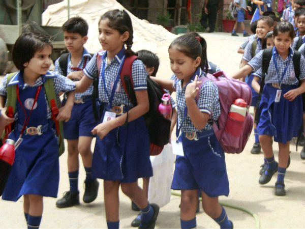 மூன்று வகையான சீருடைகள்