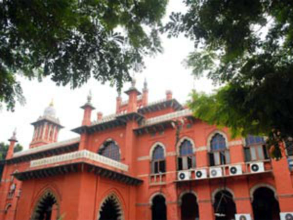 போலிச்சான்றிதழ் வழக்குகள்