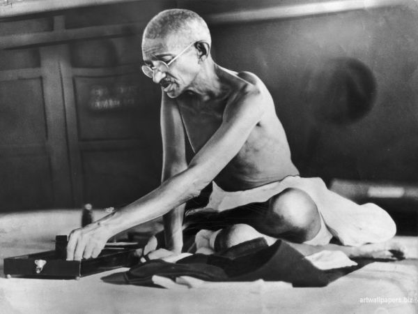 10. வெள்ளையனே வெளியேறு போராட்டத்தில் காந்திய கூரிய முழக்கம் யாது?