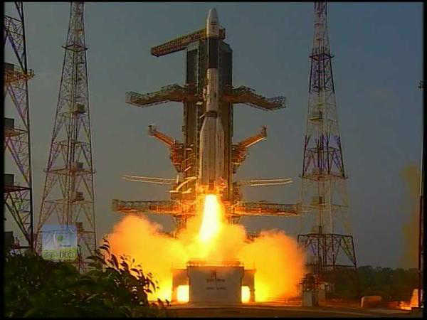 2. ஜிசாட் 17 என்ற தொலைதொடர்பு செயற்கைகோளை ஏரைன் 5 ராகெட் மூலம் எப்போது அனுப்பியது?