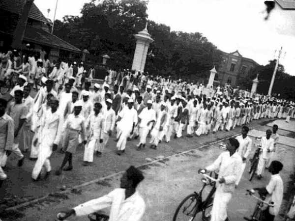 4. இந்திய தேசிய காங்கிரஸ் தோற்றுவிக்கப்பட்டப்பின் முதல் மாநாடு எங்கு நடைபெற்றது?