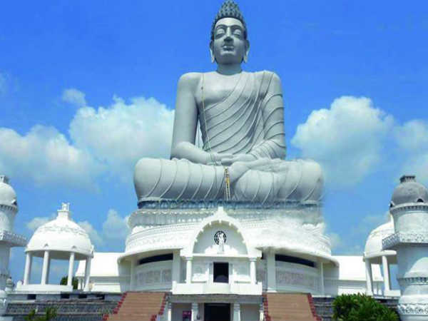 2. சித்தார்த்தர் என்று அழைக்கப்பெற்றவர் யார்?