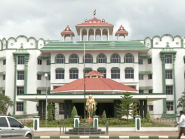 4. மதுரையில் சென்னை உயர்நீதிமன்றக் கிளை எப்போது ஆரம்பிக்கப்பட்டது?