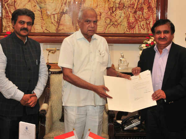 கர்நாடகாவிலிருந்து துணை வேந்தர்