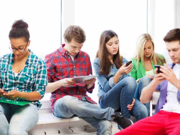 செல்லிடப்பேசிகளை பயன்படுத்தக் கூடாது
