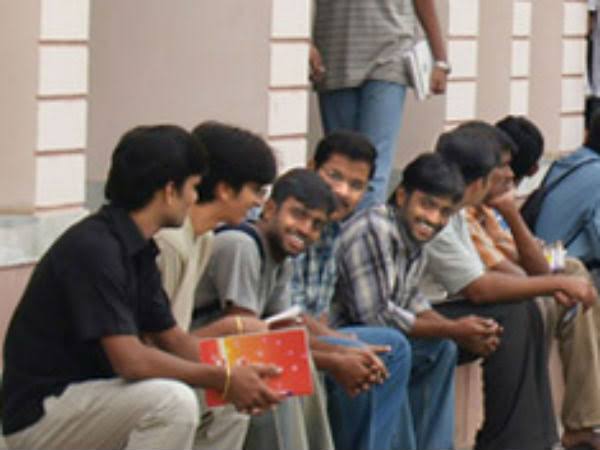 கல்வித்தகுதி: