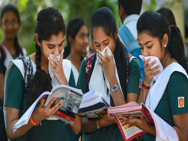 பள்ளி, கல்லூரிகள் இப்போதைக்கு திறக்கப்படாது! மத்திய அரசு! பள்ளி, கல்லூரிகள் இப்போதைக்கு திறக்கப்படாது! மத்திய அரசு!