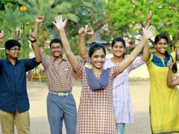 ஊரடங்கில் மூடப்பட்ட பள்ளிகள்