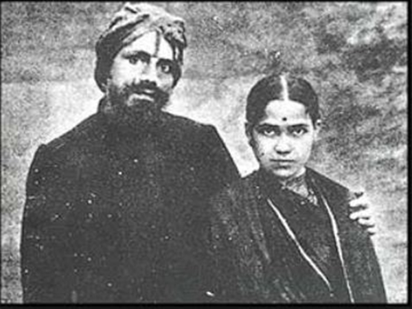 பள்ளி படிக்கும்போதே திருமணம்