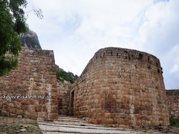 கோட்டை கட்டிய சின்னமலை