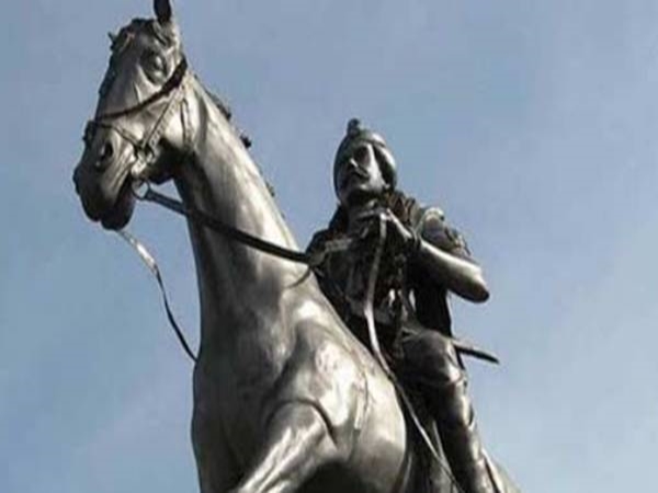 ஆங்கிலேயர்களை அதிரச் செய்த கொங்கு மண்டல வீர நாயகன் 'தீரன் சின்னமலை'! ஆங்கிலேயர்களை அதிரச் செய்த கொங்கு மண்டல வீர நாயகன் 'தீரன் சின்னமலை'!