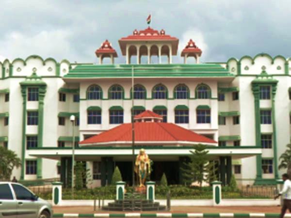 நீதிமன்றத்தில் வழக்கு