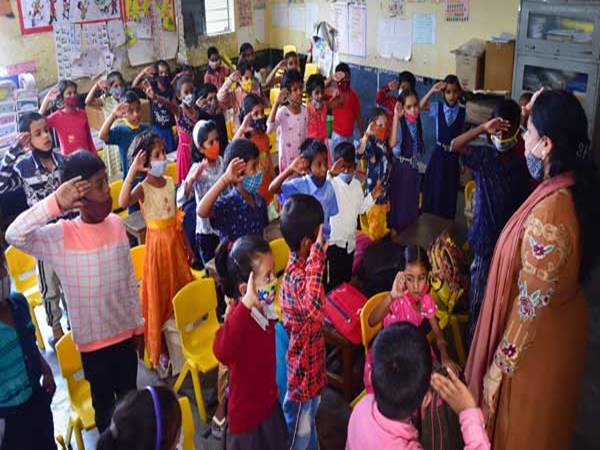 குழந்தைகளின் கல்விக்கே முக்கியத்துவம்